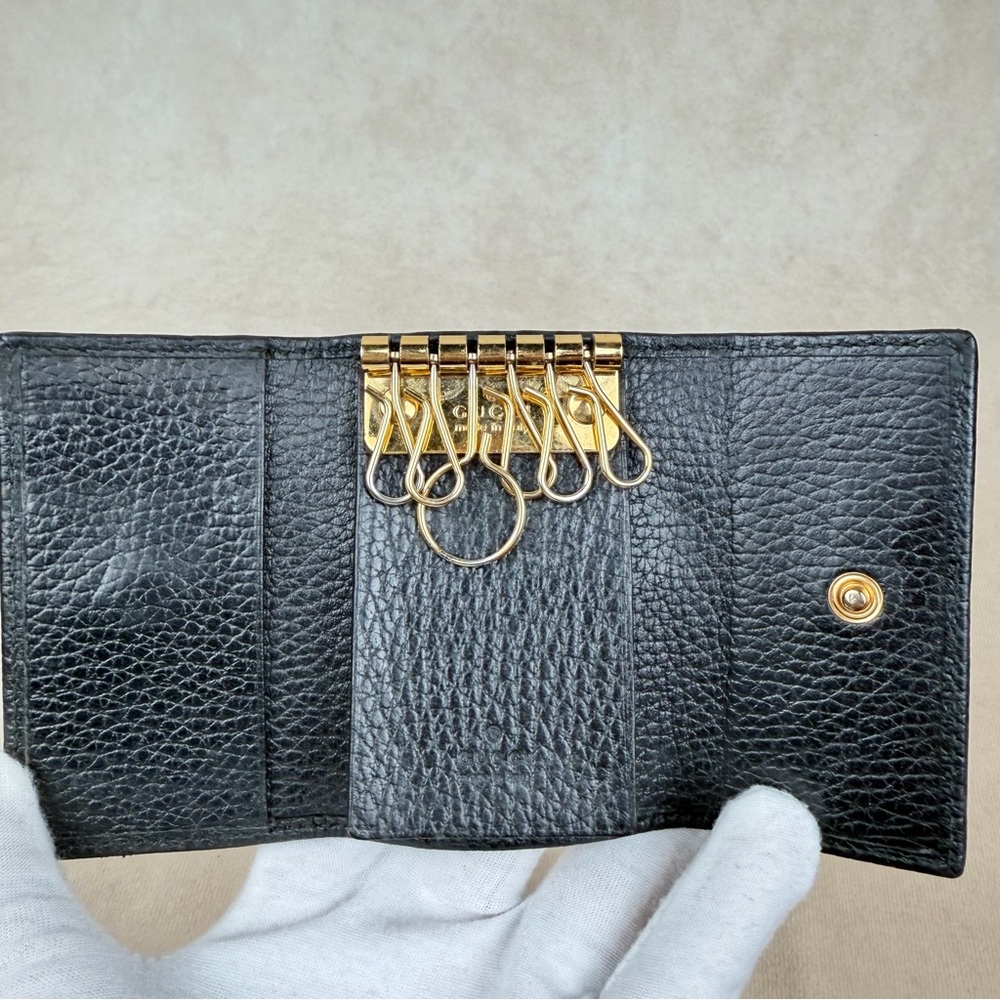 Gucci Marmont GG Leather 6-Key Holder Black Gold Hardware - Picture 5 of 11